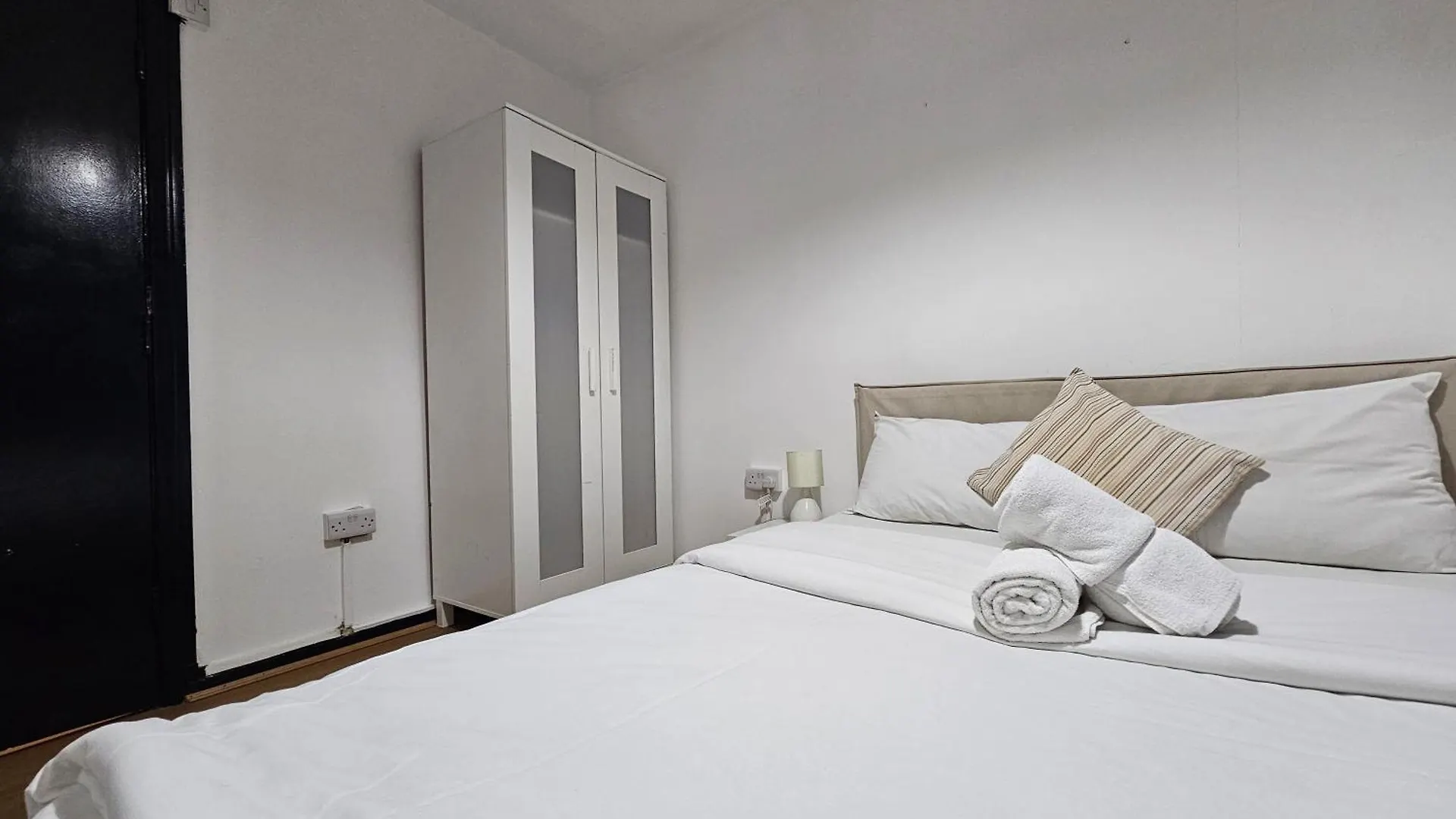 Guest house Rooms Near Canary Wharf London
